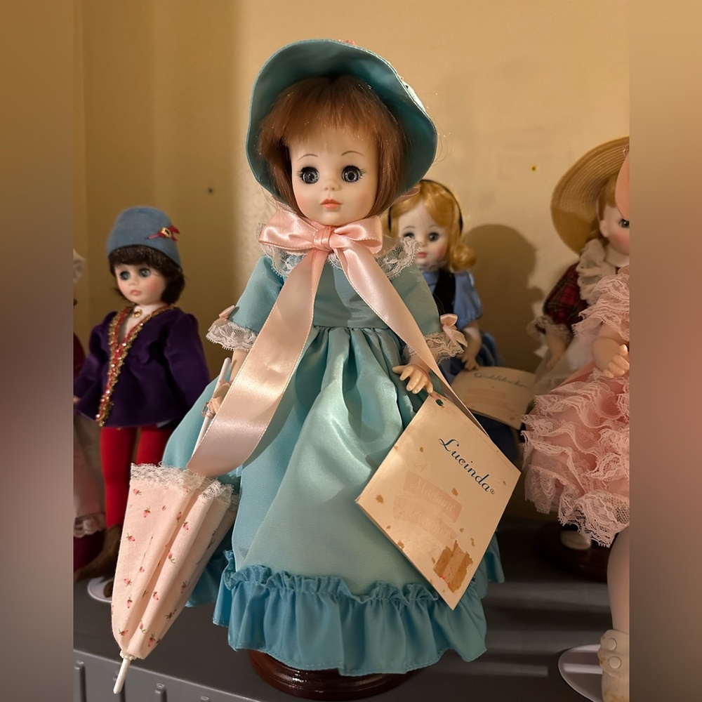 Madame Alexander porcelain doll- Lucinda